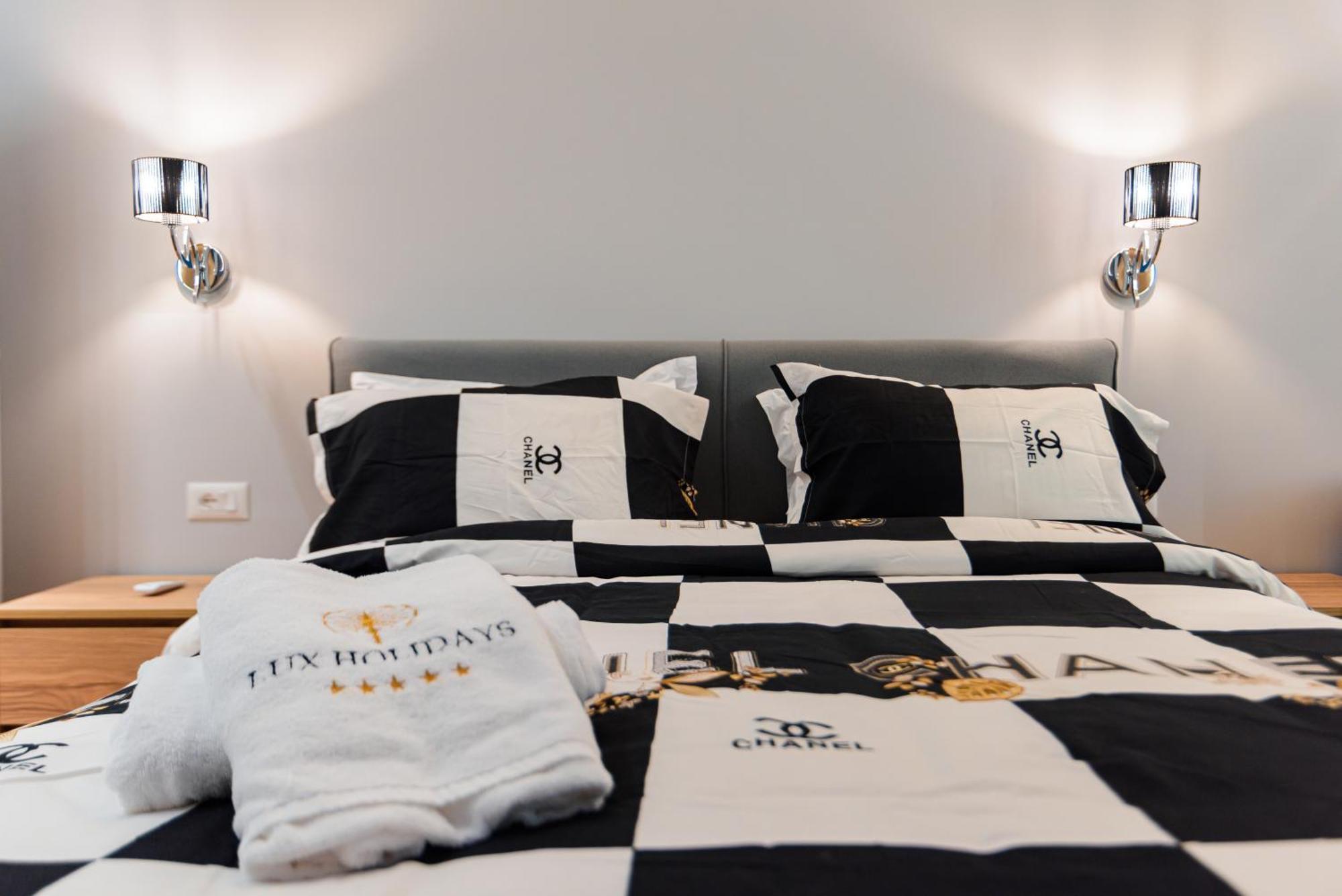 Lux Holidays Durrës Extérieur photo